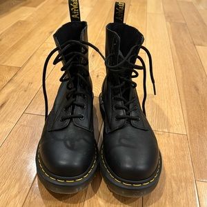 DR. MARTENS 1460 PASCAL VIRGINIA LEATHER BOOTS - EUC